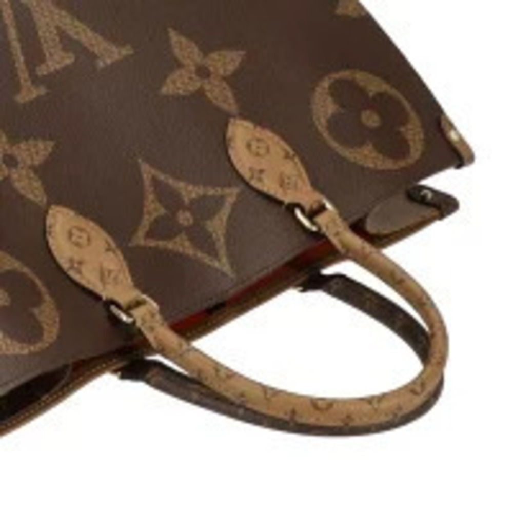 Louis Vuitton OnTheGo Reverse SA Giant Monogram View 5